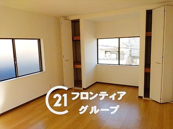 嬉しい2面採光の造り！窓から光がたくさん差し込み、お部屋を明るく保ってくれます。
