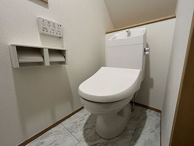 トイレは1階と2階の2カ所に設置!階段を上り下りせずに使用できるので、高齢の方にも安心です!