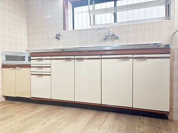 広々とした作業スペースがあり、料理がしやすく、快適なキッチンです