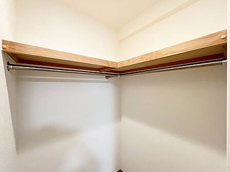 収納場所に困りがちな季節もののお洋服も、収納しやすいです