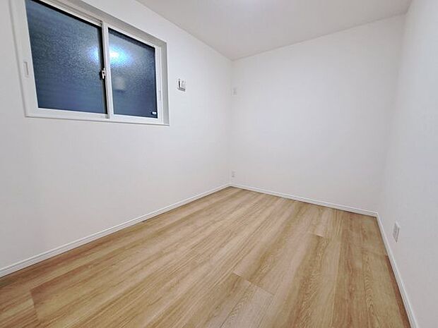 2面採光の明るい洋室は寝室にも子供部屋にも最適ですね