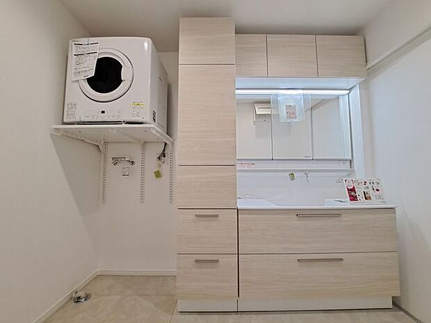 綺麗な洗面台で朝の身支度も気持ちよくしていただけますね