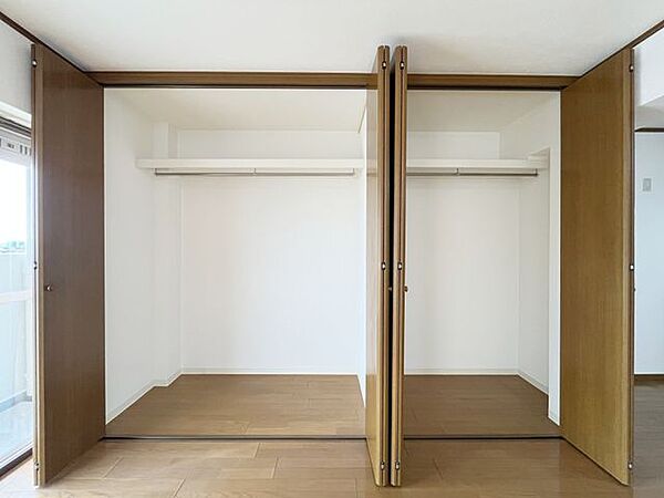 収納場所に困り勝ちな季節もののお洋服も、収納に困りませんね