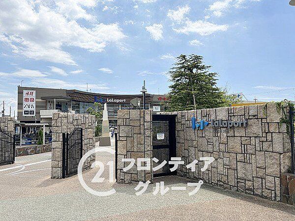 ららぽーと甲子園店 徒歩12分。 890m