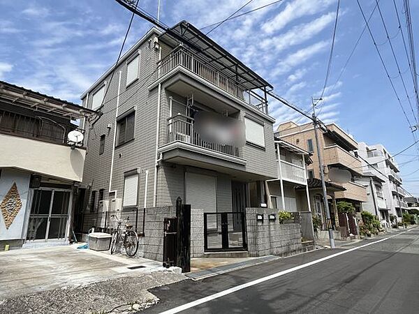 風格ある外観は、住む人のステータスを感じさせる重厚なデザインです。安心感を与える堅牢な造りです。