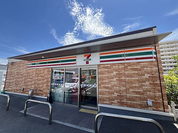 セブンイレブン尼崎長洲本通1丁目店 徒歩4分。 290m