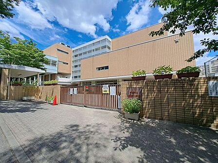 芦屋市立岩園小学校 徒歩8分。 620m