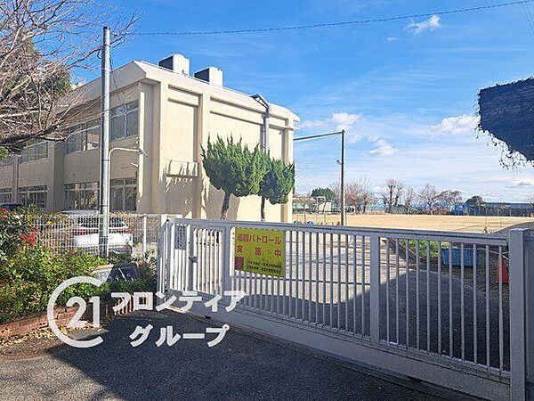 宝塚市立売布小学校 徒歩13分。 980m