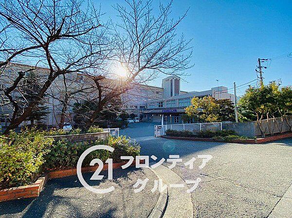 宝塚市立宝塚中学校 徒歩13分。 970m