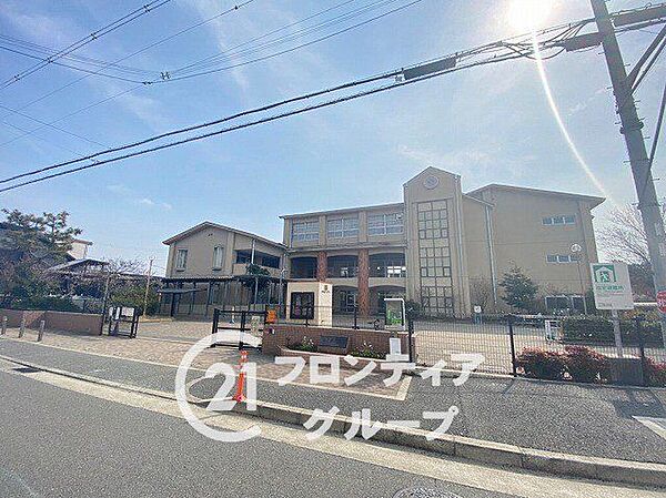 西宮市立上ケ原小学校 徒歩3分。 200m