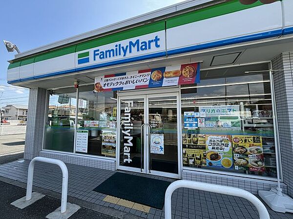 ファミリーマート宝塚安倉中店 徒歩5分。 400m