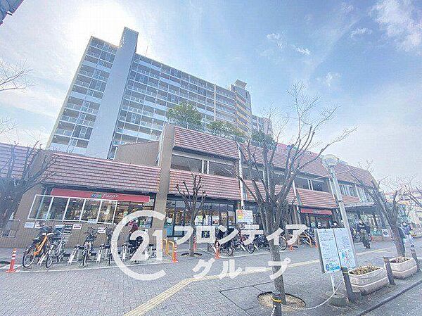 コープ仁川 徒歩12分。 950m