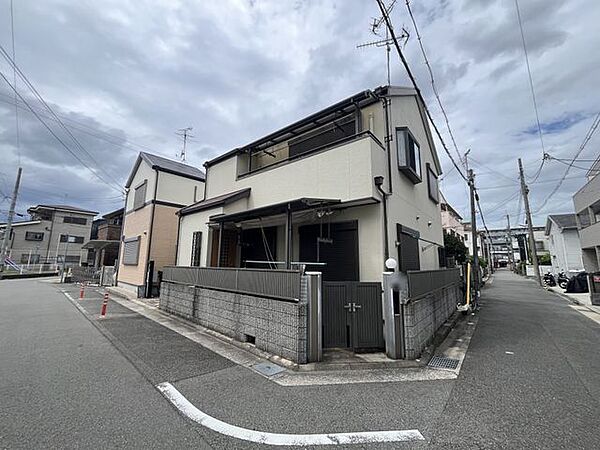 エリアの特性や周辺環境についての情報提供も行っています。物件だけでなく、地域の暮らしやすさも含めてご確認いただけます