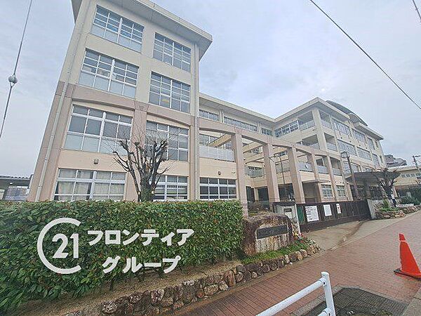 宝塚市立宝塚第一小学校 徒歩13分。 1020m
