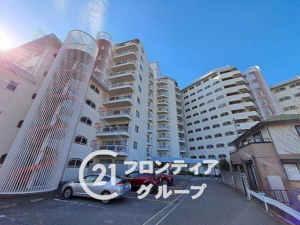 住まい選びは、価格や立地だけでなく、将来の暮らし方まで含めて考えることが大切です。今の段階で気になっていることを、まずスタッフに話してみてください