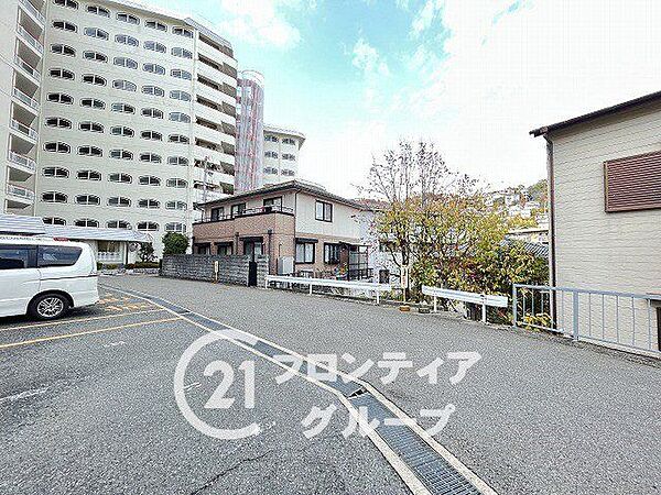 住まい選びは、価格や立地だけでなく、将来の暮らし方まで含めて考えることが大切です。今の段階で気になっていることを、まずスタッフに話してみてください