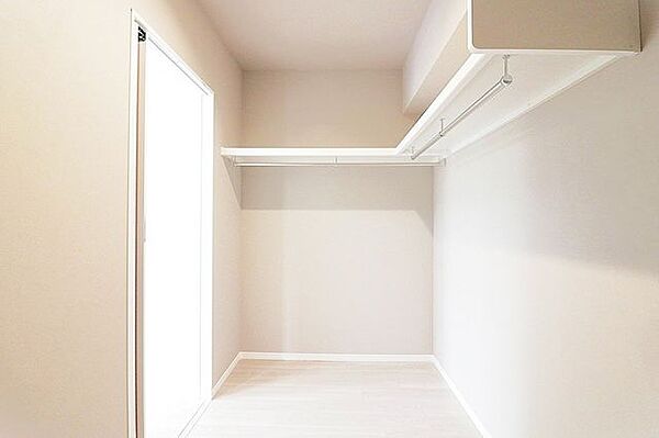 住まい選びは、価格や立地だけでなく、将来の暮らし方まで含めて考えることが大切です。今の段階で気になっていることを、まずスタッフに話してみてください