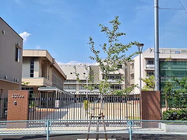 西宮市立春風小学校 徒歩11分。 840m
