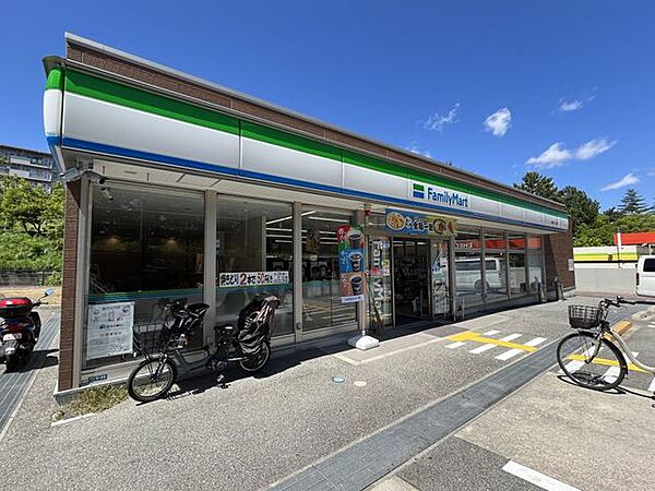 ファミリーマート逆瀬台一丁目店 徒歩7分。 540m