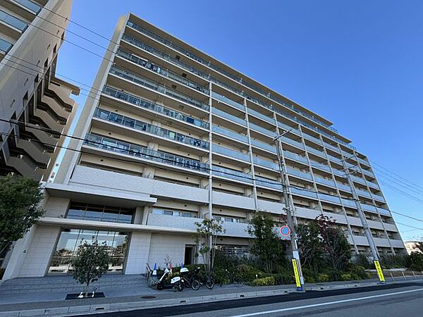 住まい選びは、価格や立地だけでなく、将来の暮らし方まで含めて考えることが大切です。今の段階で気になっていることを、まずスタッフに話してみてください