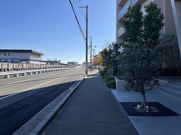 写真だけではわからない採光・広さ・周辺環境の実感は、実際に足を運んでみることが一番です。ご見学はいつでもご予約いただけます