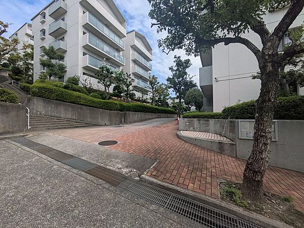 はじめてのマイホーム購入は、わからないことだらけで当然です。資金計画から物件選びまで、順を追ってスタッフが一緒に考えていきます