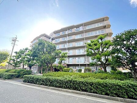 住まい選びは、価格や立地だけでなく、将来の暮らし方まで含めて考えることが大切です。今の段階で気になっていることを、まずスタッフに話してみてください