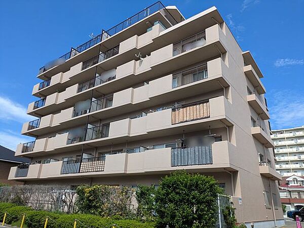住まい選びは、価格や立地だけでなく、将来の暮らし方まで含めて考えることが大切です。今の段階で気になっていることを、まずスタッフに話してみてください