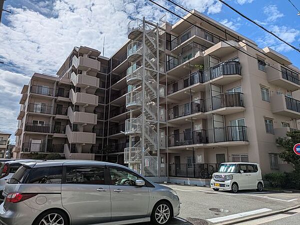 「いつかは」と思っていた住まい探しも、具体的に動き出すと意外とスムーズに進むものです。まずは気軽にご相談いただけます