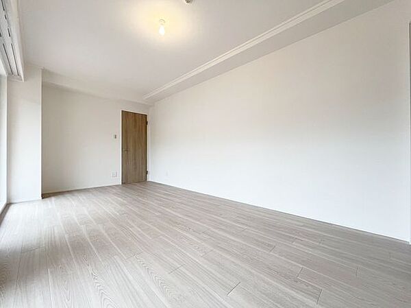 住まい選びは、価格や立地だけでなく、将来の暮らし方まで含めて考えることが大切です。今の段階で気になっていることを、まずスタッフに話してみてください
