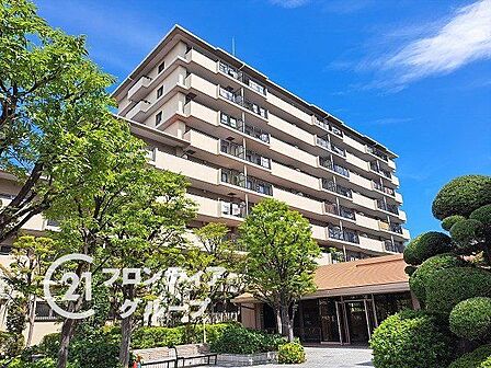 住まい選びは、価格や立地だけでなく、将来の暮らし方まで含めて考えることが大切です。今の段階で気になっていることを、まずスタッフに話してみてください