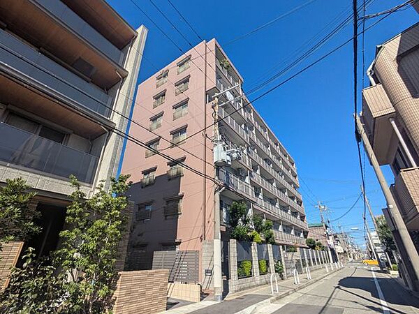 住まい選びは、価格や立地だけでなく、将来の暮らし方まで含めて考えることが大切です。今の段階で気になっていることを、まずスタッフに話してみてください