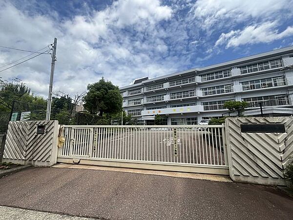 宝塚市立すみれガ丘小学校 徒歩10分。 730m