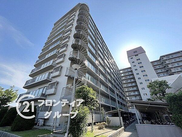 住まい選びは、価格や立地だけでなく、将来の暮らし方まで含めて考えることが大切です。今の段階で気になっていることを、まずスタッフに話してみてください
