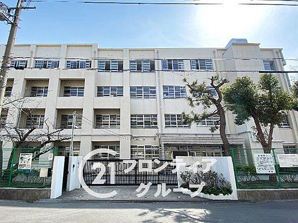 尼崎市立武庫中学校 徒歩10分。 780m