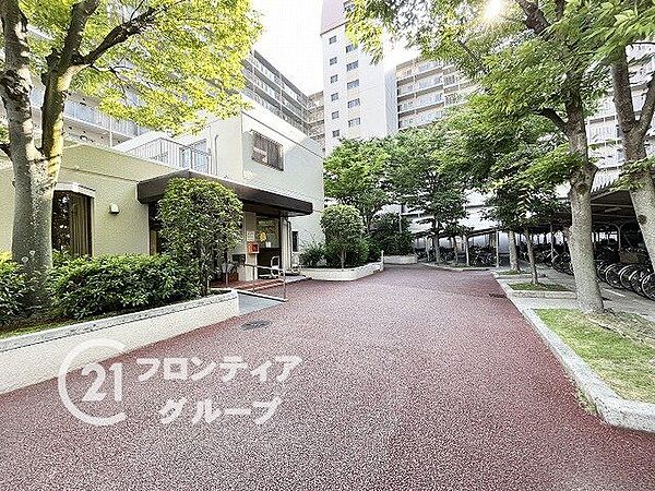はじめてのマイホーム購入は、わからないことだらけで当然です。資金計画から物件選びまで、順を追ってスタッフが一緒に考えていきます