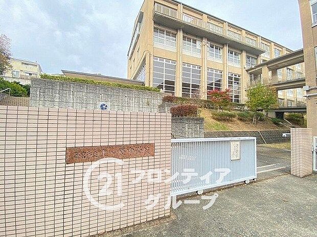 上ヶ原中学校 950m
