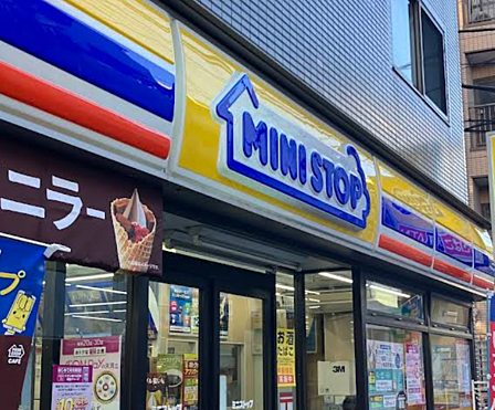 ミニストップ 中板橋駅前店まで徒歩約3分。帰宅前に立ち寄れます。
