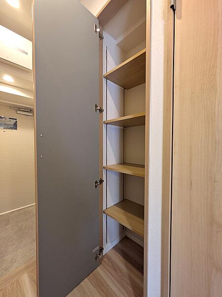 ▼廊下部分にマルチ収納有り