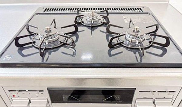 三口コンロでたくさんの料理を作ることができます。