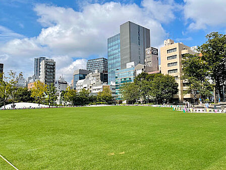 豊島区立南池袋公園 約950m