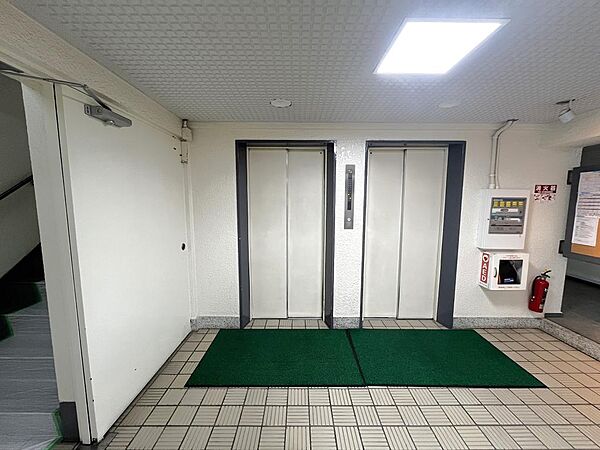 ２基のエレベーター。忙しい朝なども助かります