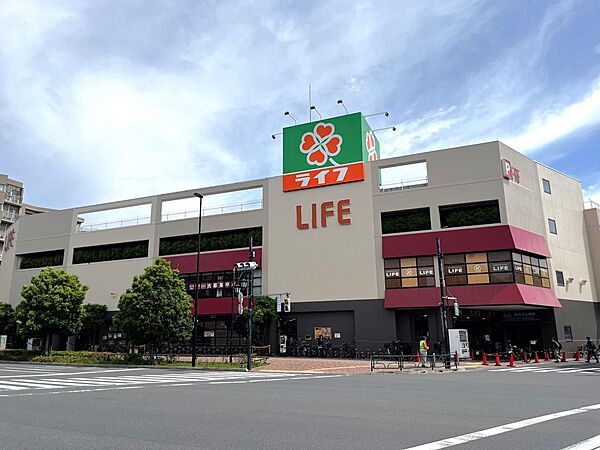 ライフ千川駅前店まで徒歩約6分、帰宅前に立ち寄れます。