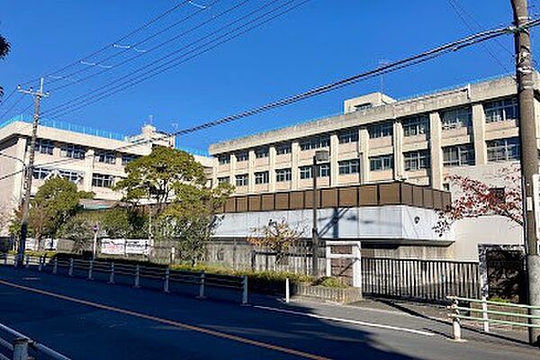 中学校「大田区立大森第十中学校まで671m」