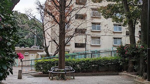 公園「薬園坂緑地まで1474m」