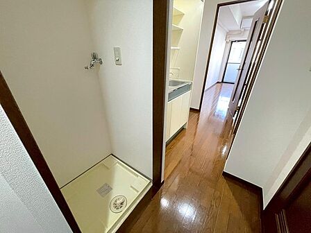 室内洗濯機置場あり。玄関から居室までスムーズな動線設計。