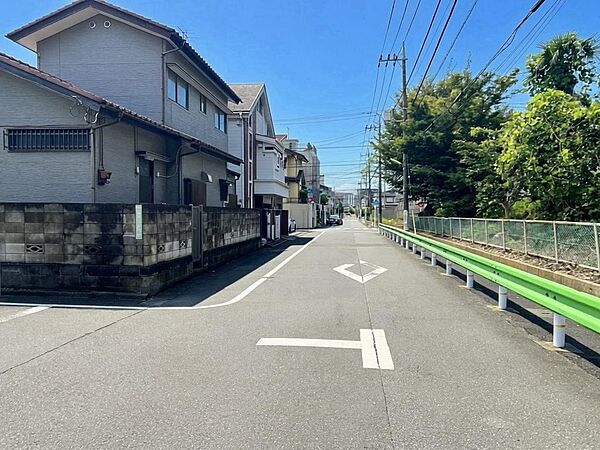 前面道路（2026年8月撮影）