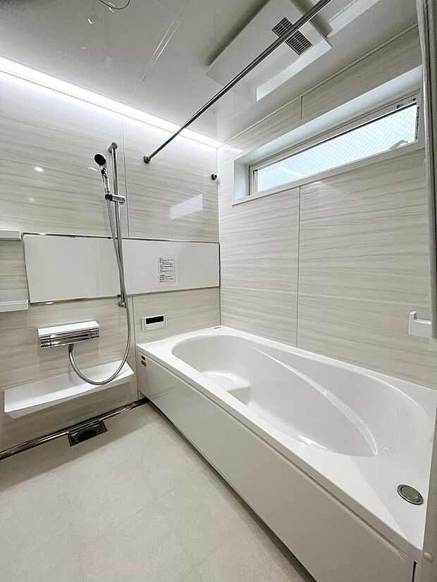 ◇Bath room◇機能性が高く、お手入れも簡単なTakara Standard社製のバスルームを採用。汚れが染み込まないホーロー素材の壁や浴槽、床材などもお手入れしやすい素材です。【※施工例】