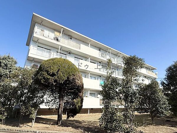 根貝戸団地12号棟人気の1階部分駅まで一直線の徒歩約17分となっております。生活環境良好、小中学校徒歩圏内！