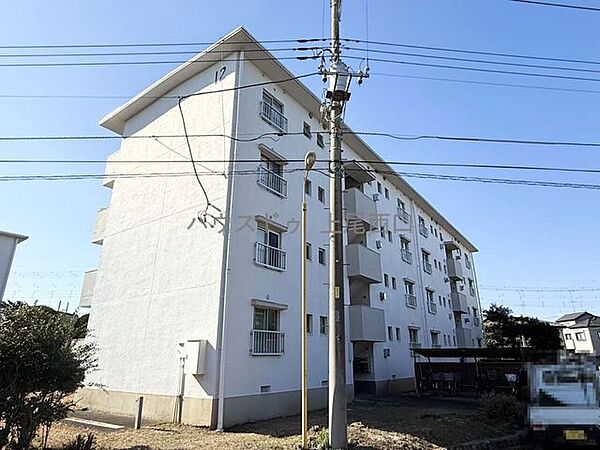 根貝戸団地12号棟人気の1階部分駅まで一直線の徒歩約17分となっております。生活環境良好、小中学校徒歩圏内！